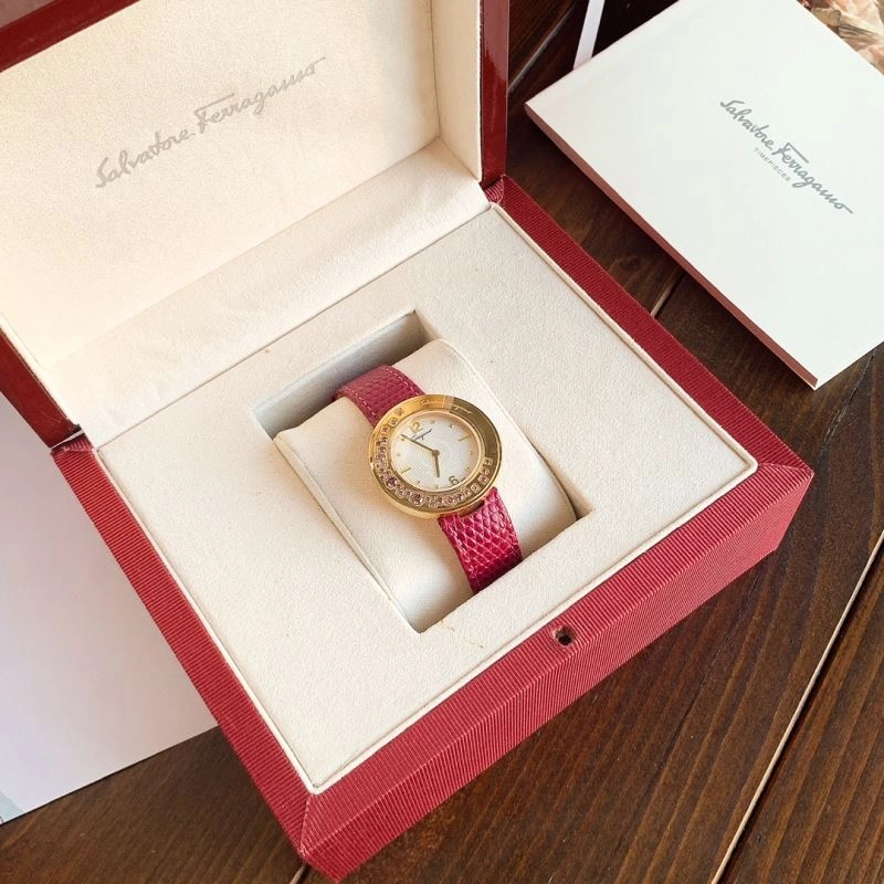 Modern FERRAGAMO Watches 182305