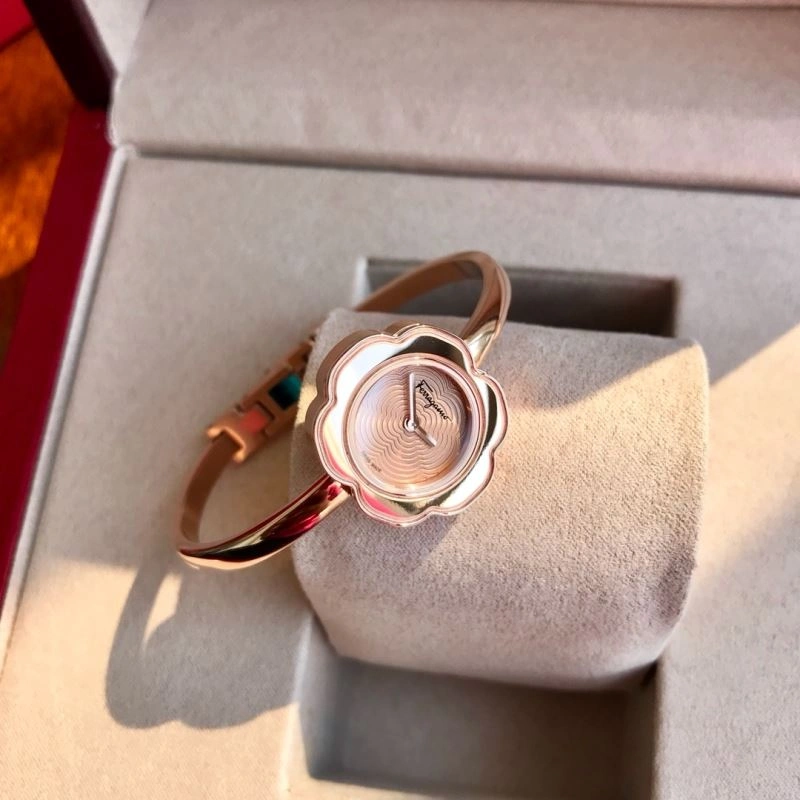 Cozy FERRAGAMO Watches 182302