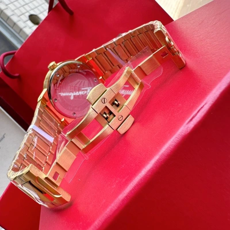 TravelReady FERRAGAMO Watches 182247