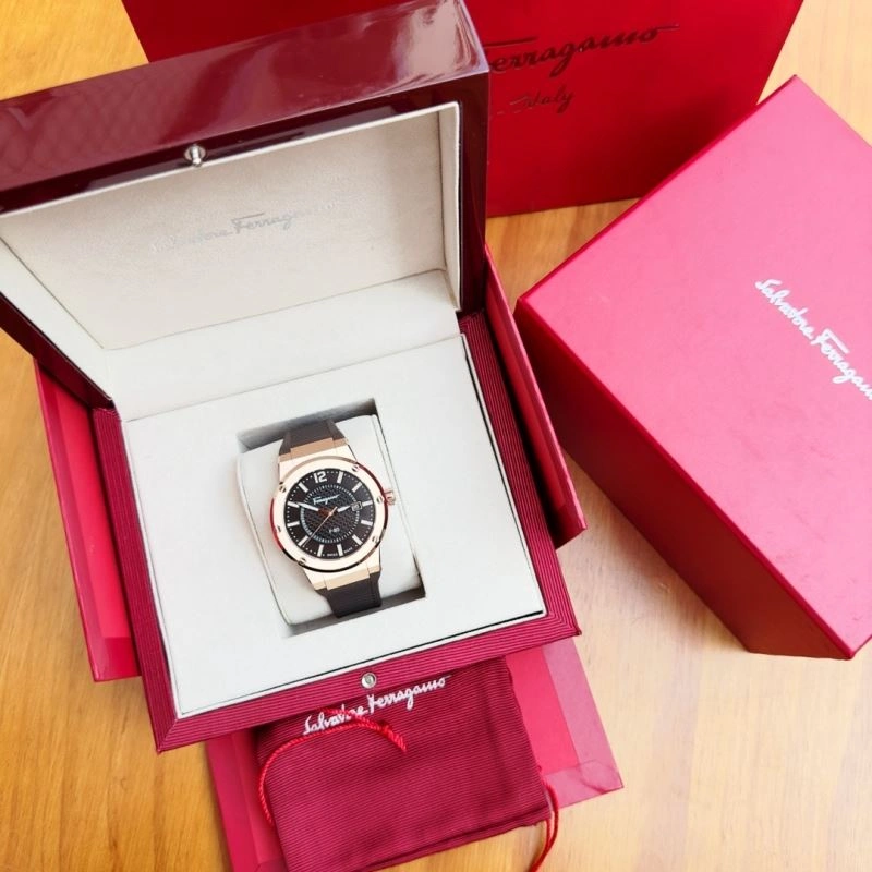 Durable FERRAGAMO Watches 182239