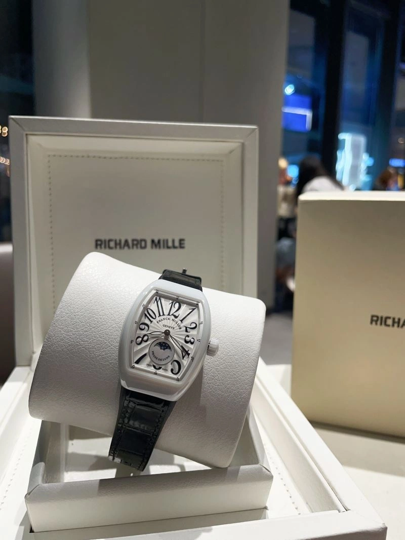 Versatile FRANCK MULLER Watches 182392