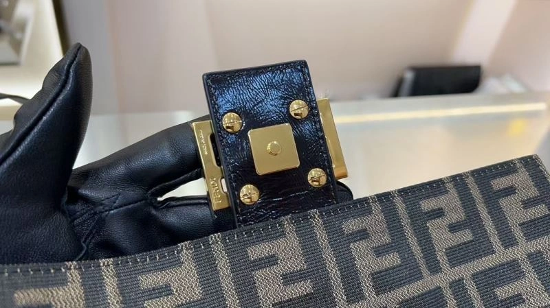 Fendi Baguette Bags Attractive 73022