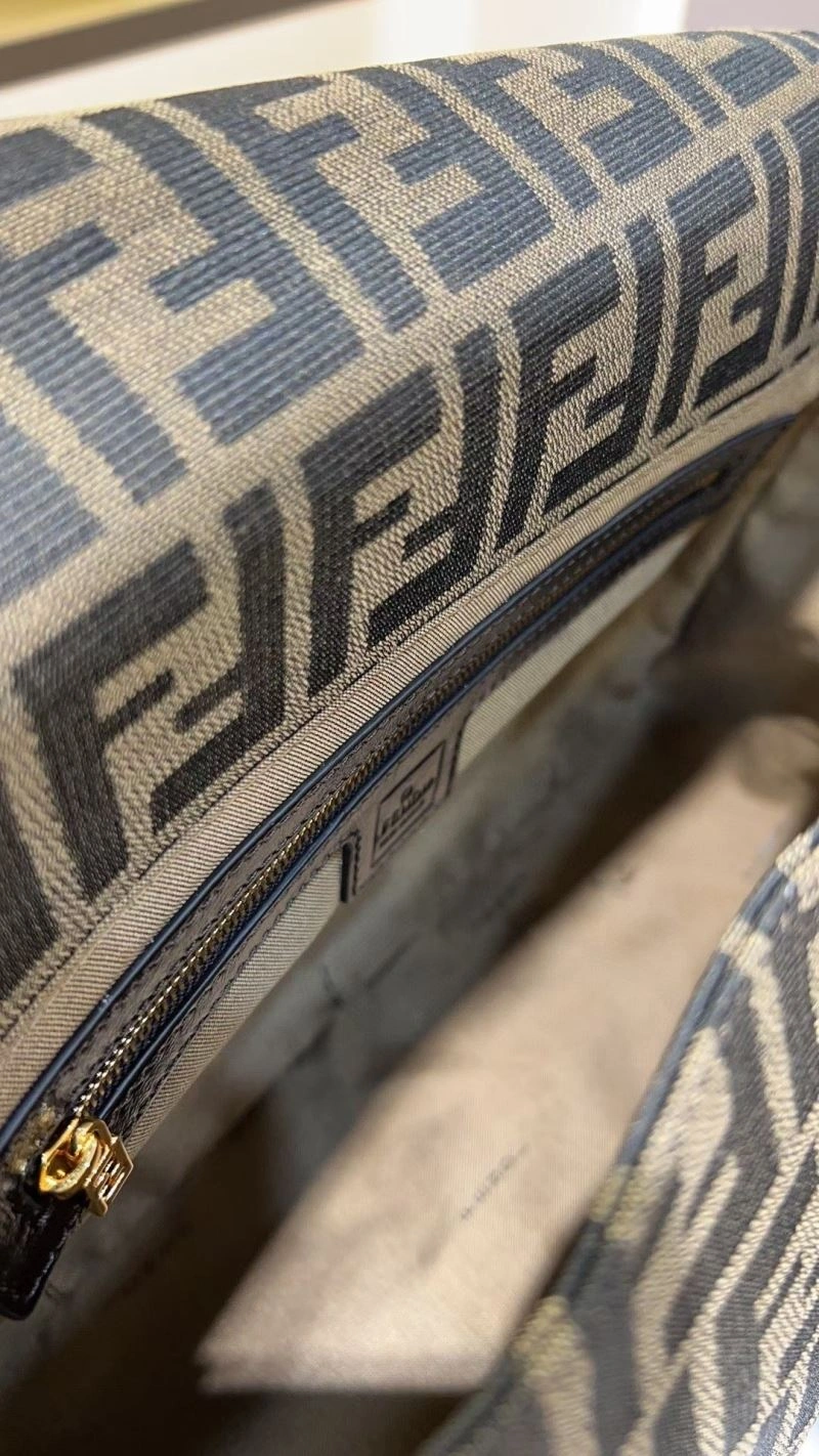 Fendi Baguette Bags Attractive 73022