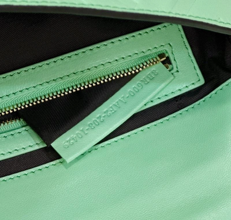 Fendi Baguette Bags Trendy 58143