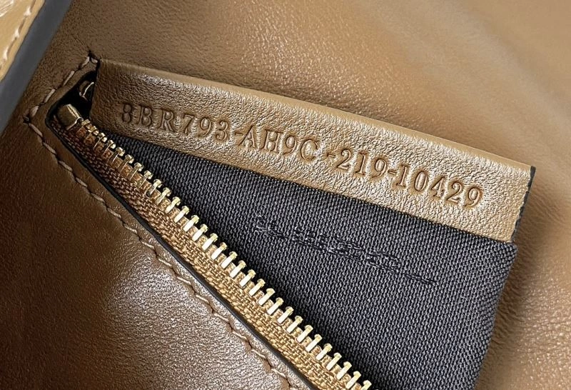 Fendi Baguette Bags Versatile 58083