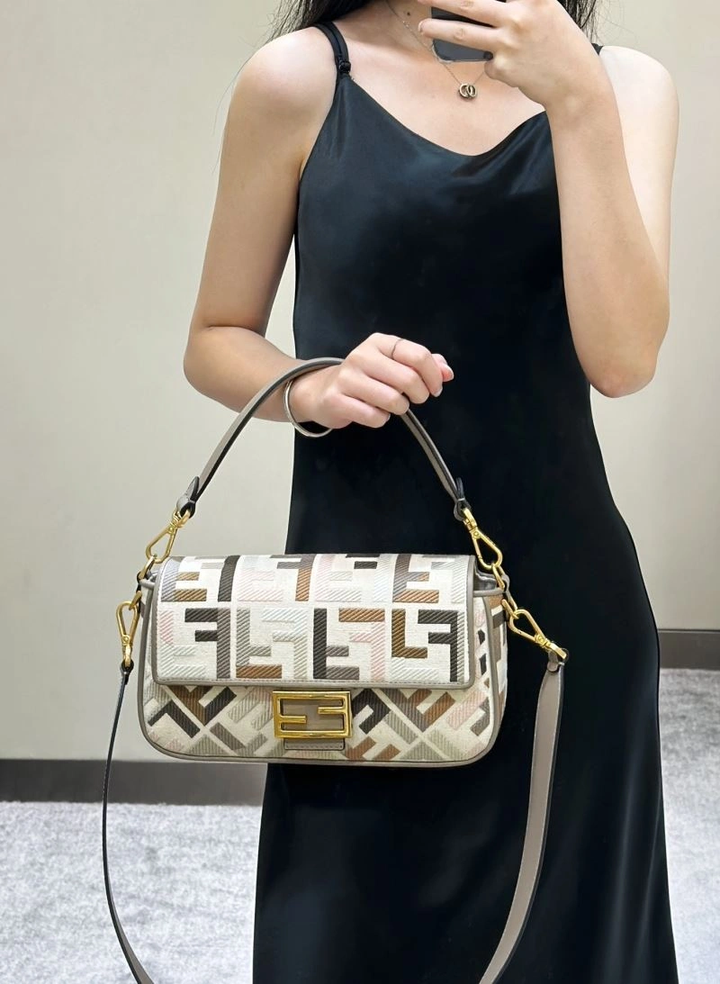 RelaxedFit Fendi Baguette Bags 58070