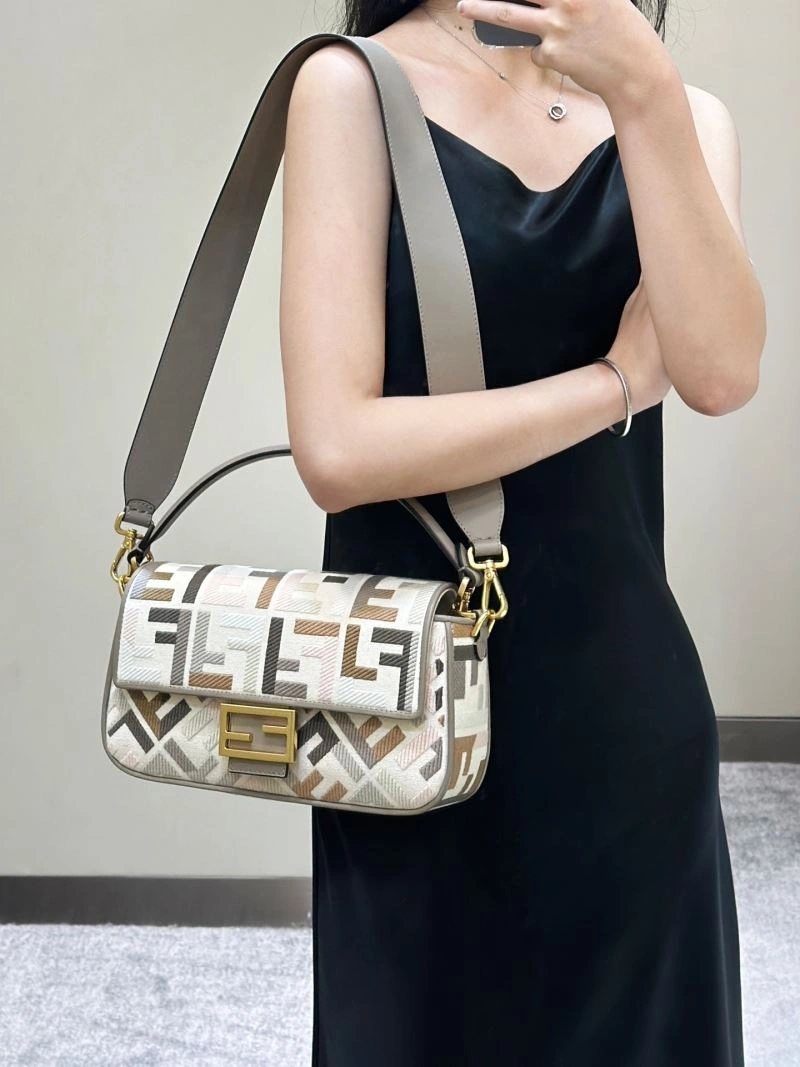 RelaxedFit Fendi Baguette Bags 58070