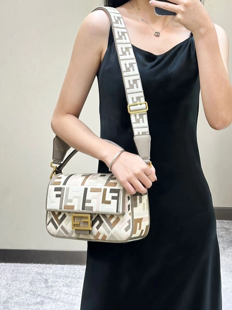 RelaxedFit Fendi Baguette Bags 58070