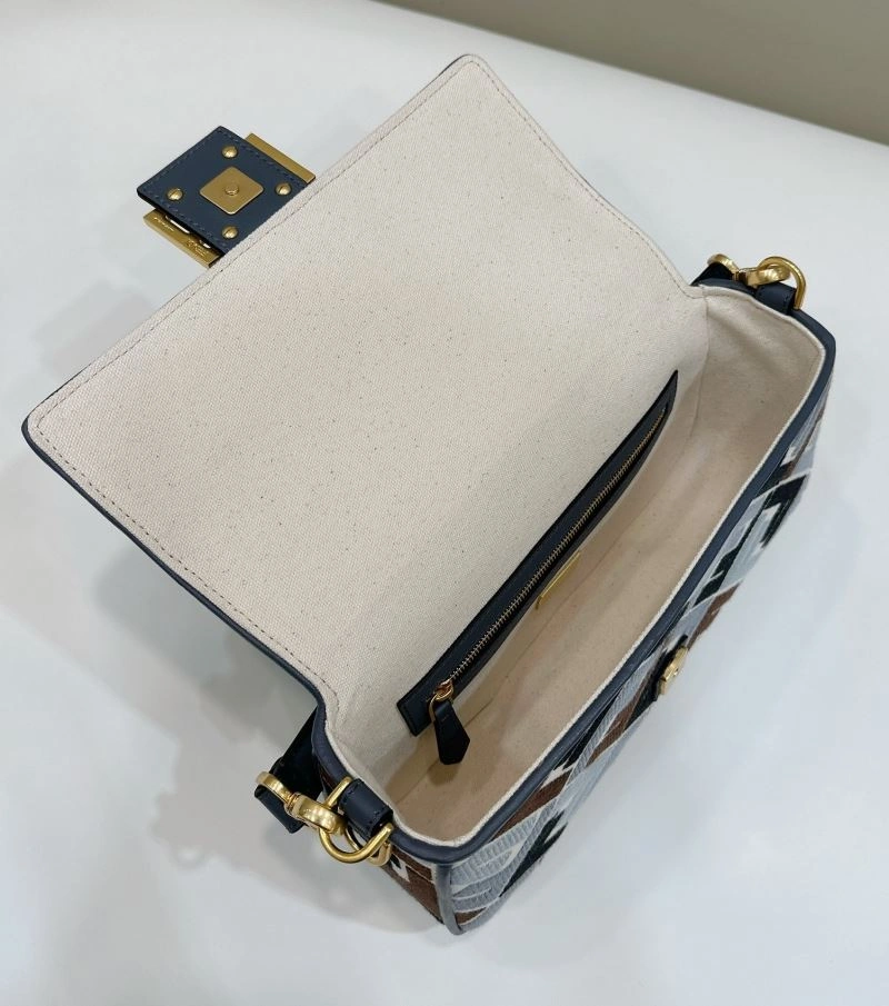 Fashionable Fendi Baguette Bags 58054