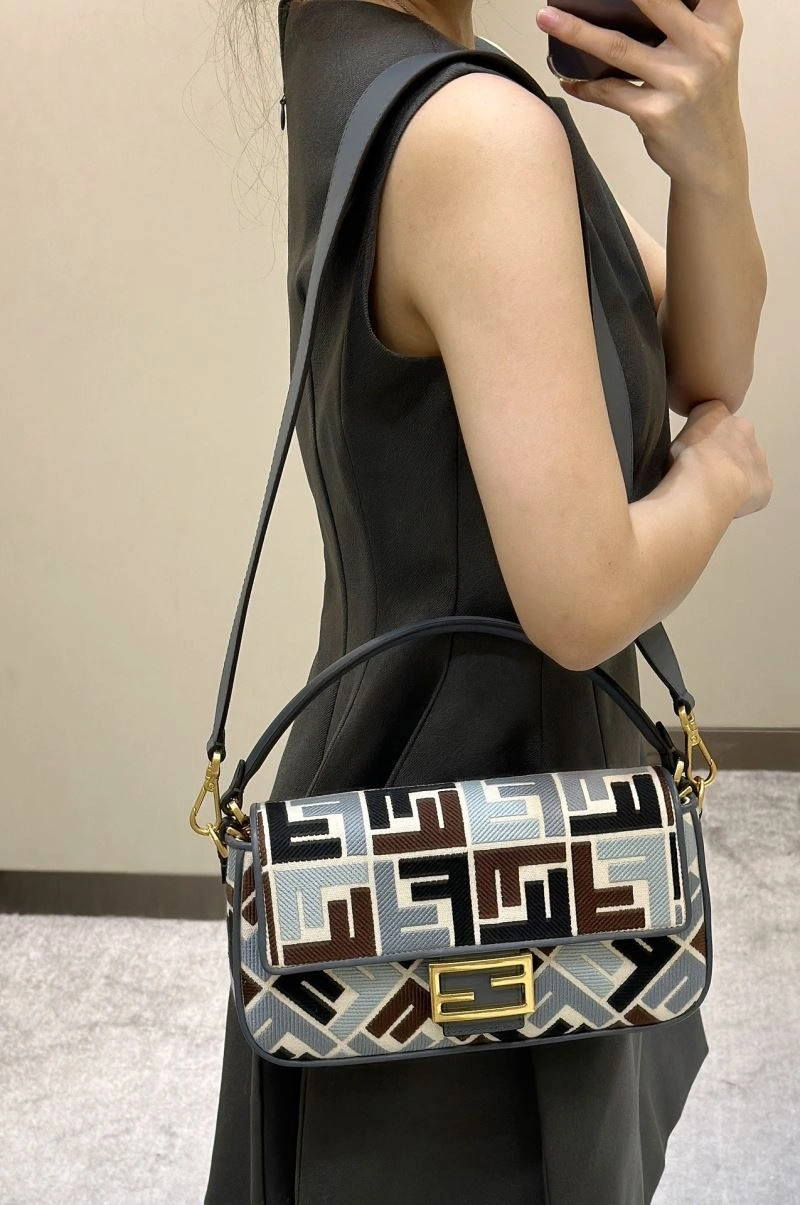Fashionable Fendi Baguette Bags 58054