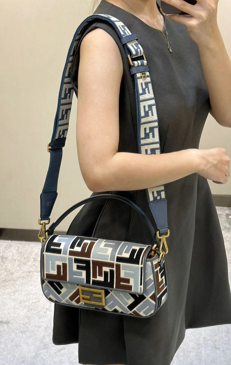 Fashionable Fendi Baguette Bags 58054