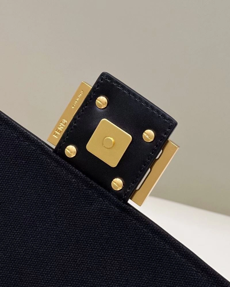 Fendi Baguette Bags Elegant 58044