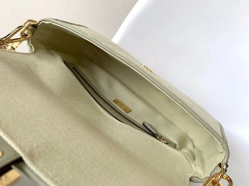Practical Fendi Baguette Bags 58154