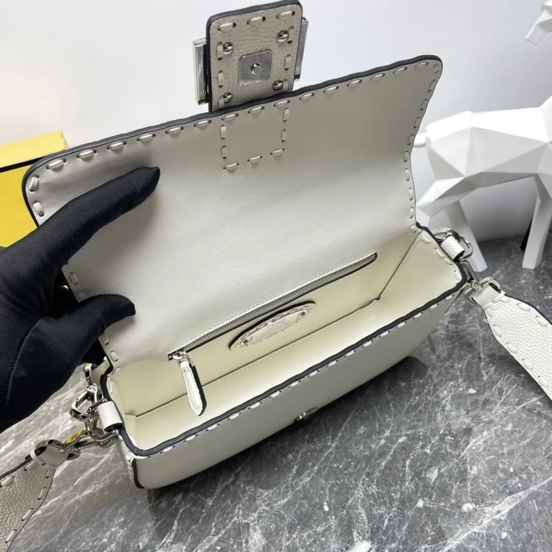 Fendi Baguette Bags Elegant 58023