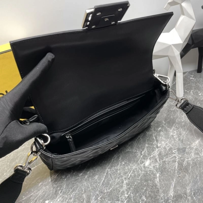 Fendi Baguette Bags Versatile 58045
