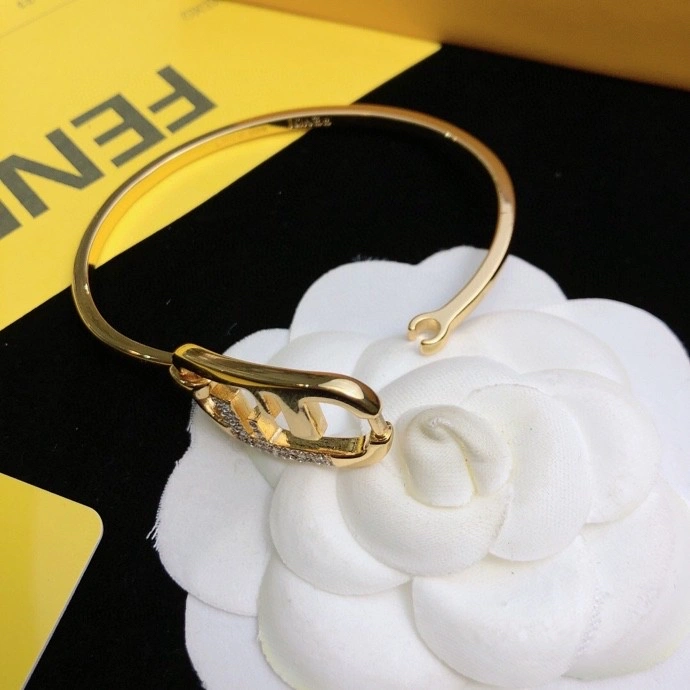 Sleek Fendi Bracelets 213064