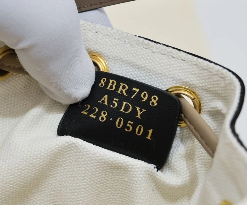 Fendi Bucket Bags Compact 85426
