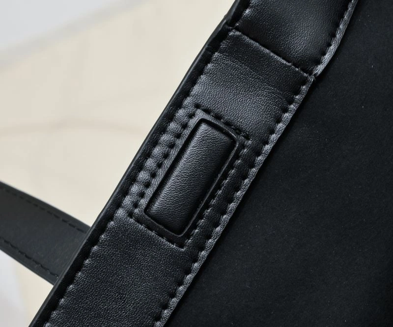 Trendsetting Fendi Bucket Bags 85370