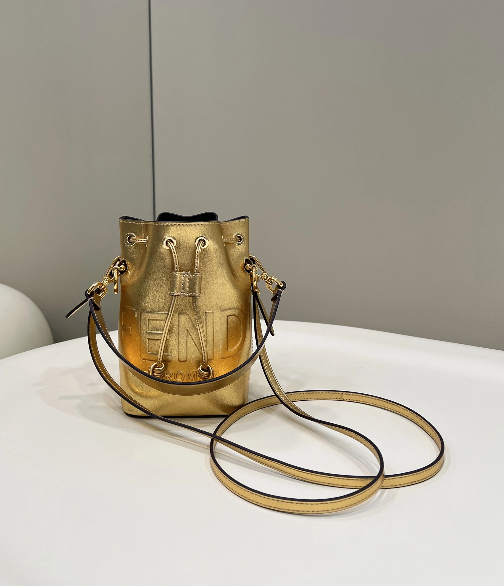 ComfortFit Fendi Bucket Bags 76828