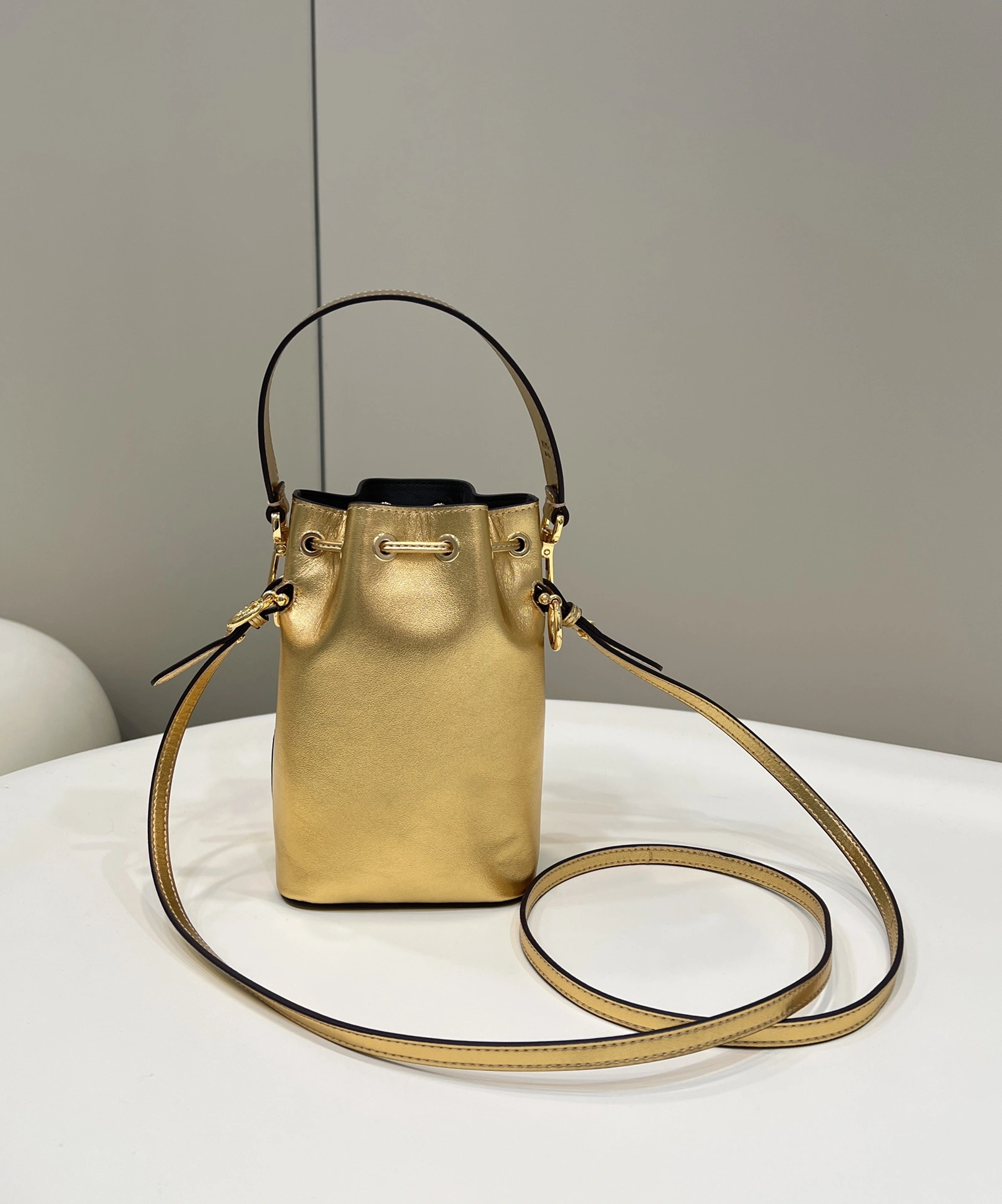 ComfortFit Fendi Bucket Bags 76828