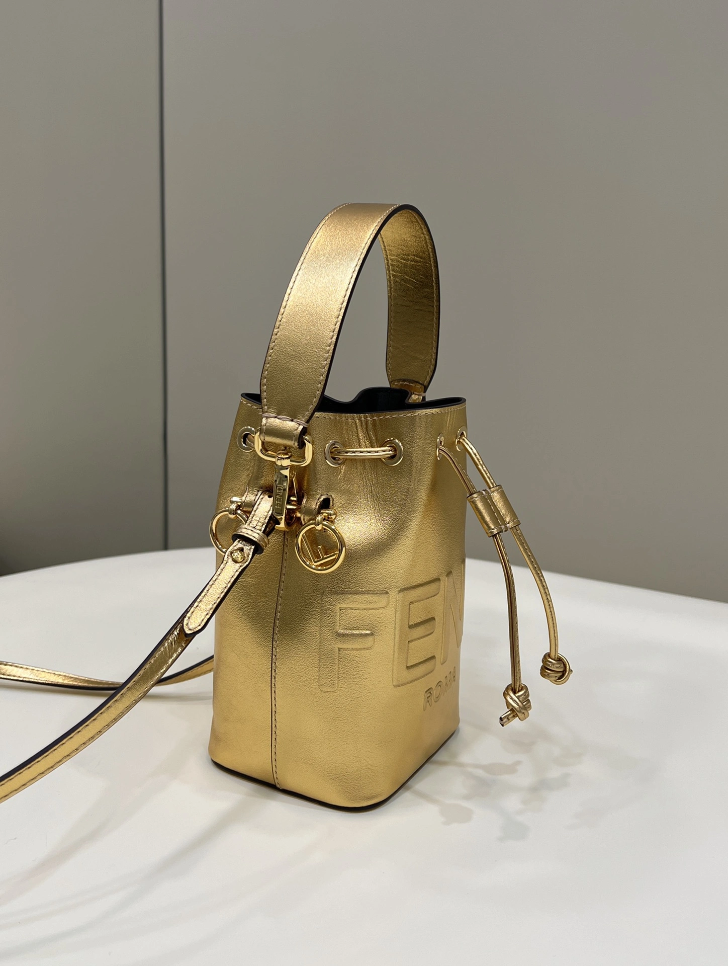 ComfortFit Fendi Bucket Bags 76828