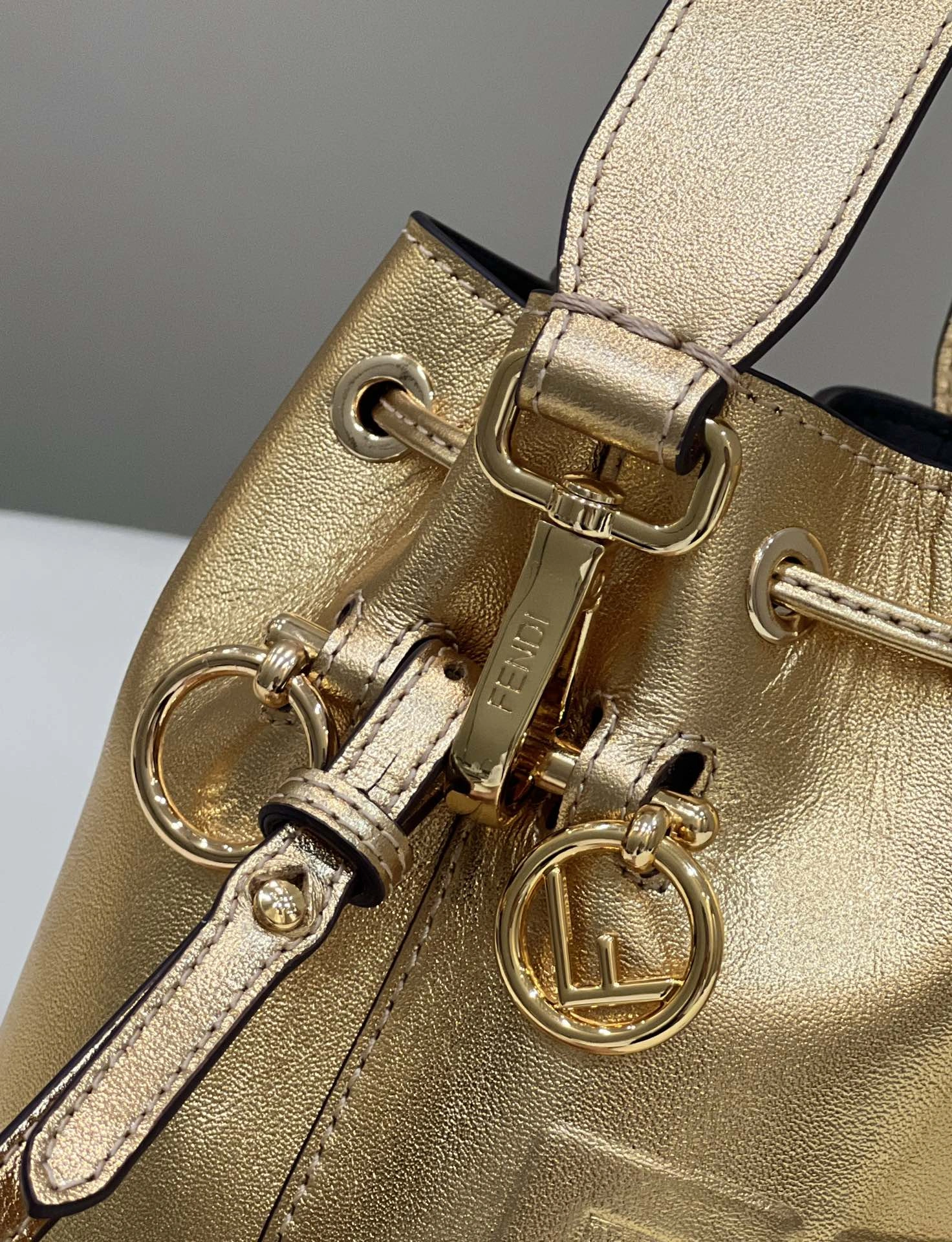 ComfortFit Fendi Bucket Bags 76828