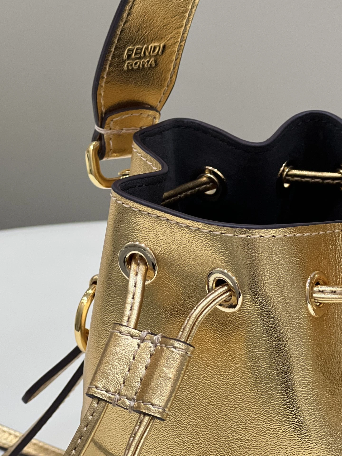ComfortFit Fendi Bucket Bags 76828