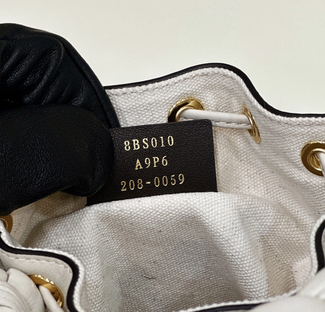 Fendi Bucket Bags Chic 76845