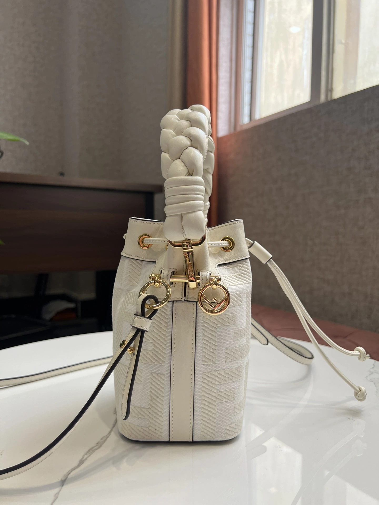 Comfortable Fendi Bucket Bags 76841