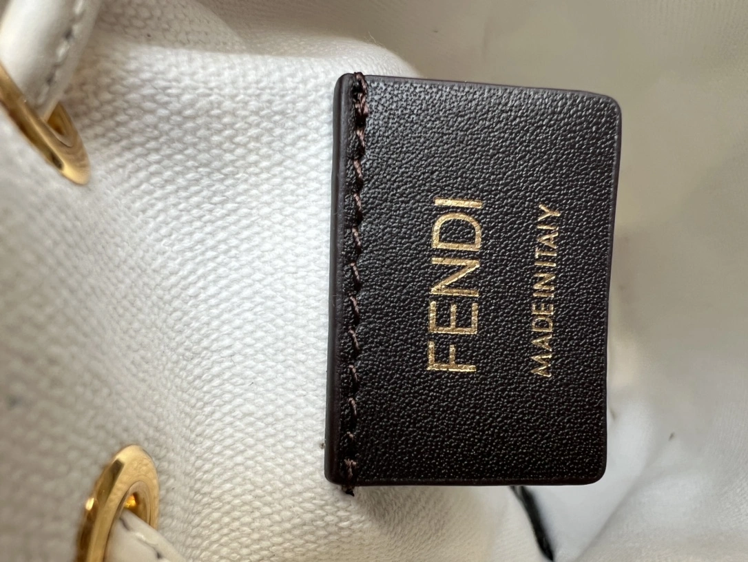 Comfortable Fendi Bucket Bags 76841