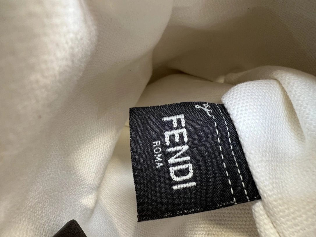 Comfortable Fendi Bucket Bags 76841
