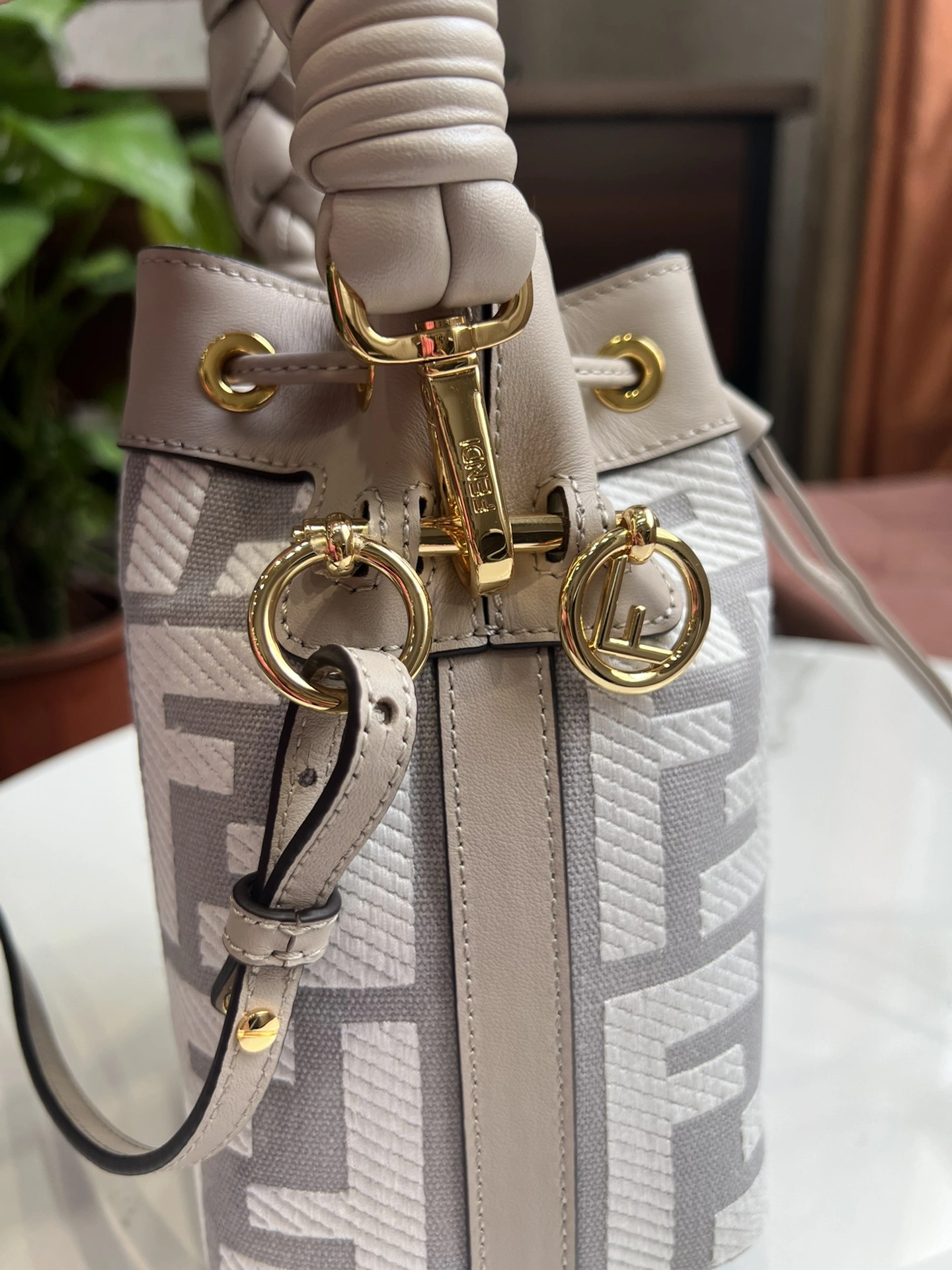 Fendi Bucket Bags WellDesigned 76834