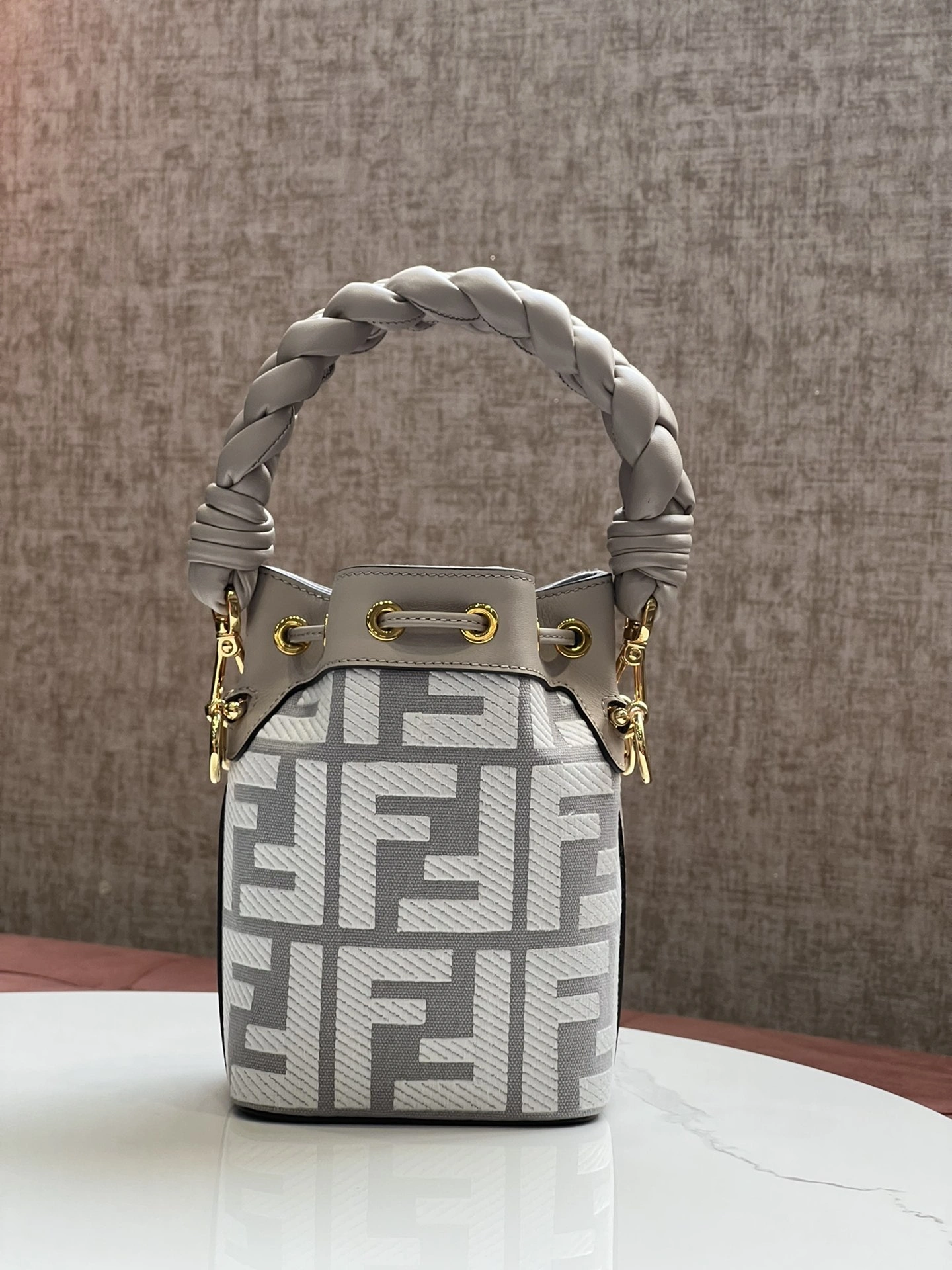 Fendi Bucket Bags WellDesigned 76834
