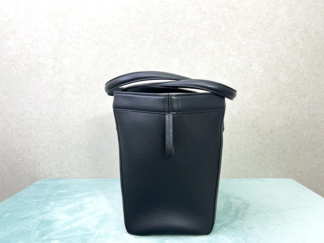 Fendi Bucket Bags Timeless 76842