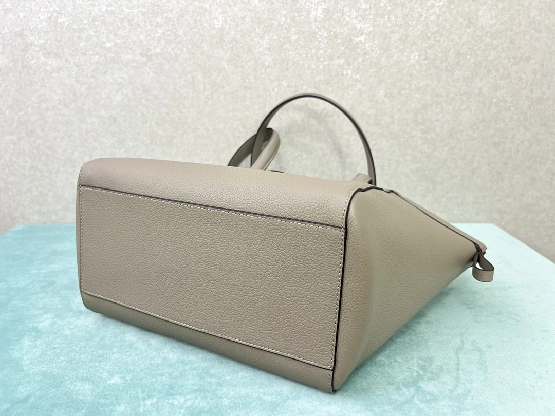 Fendi Bucket Bags Cozy 76827
