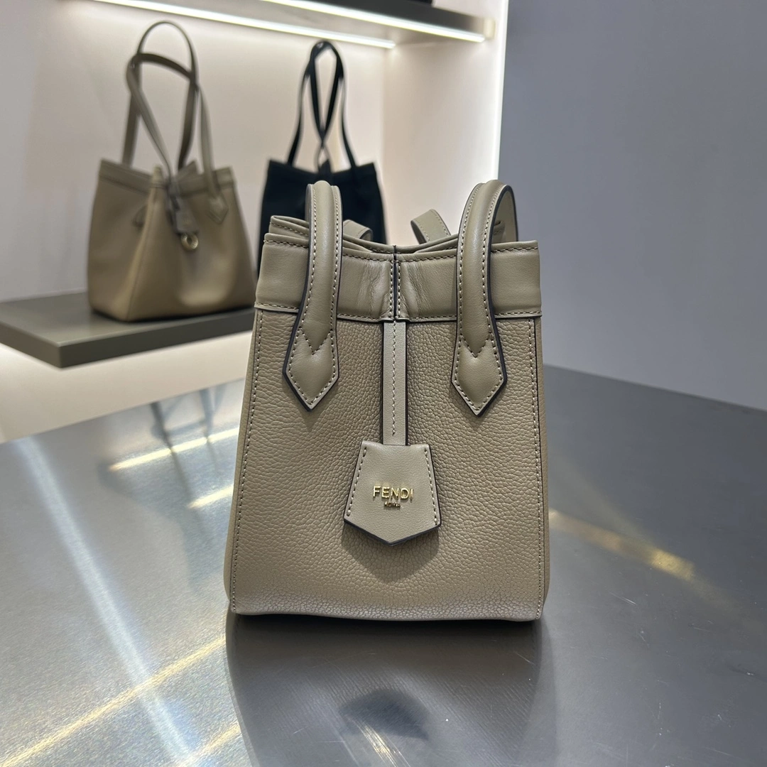 Reliable Fendi Bucket Bags 76829