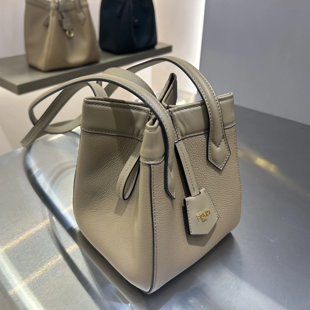 Reliable Fendi Bucket Bags 76829