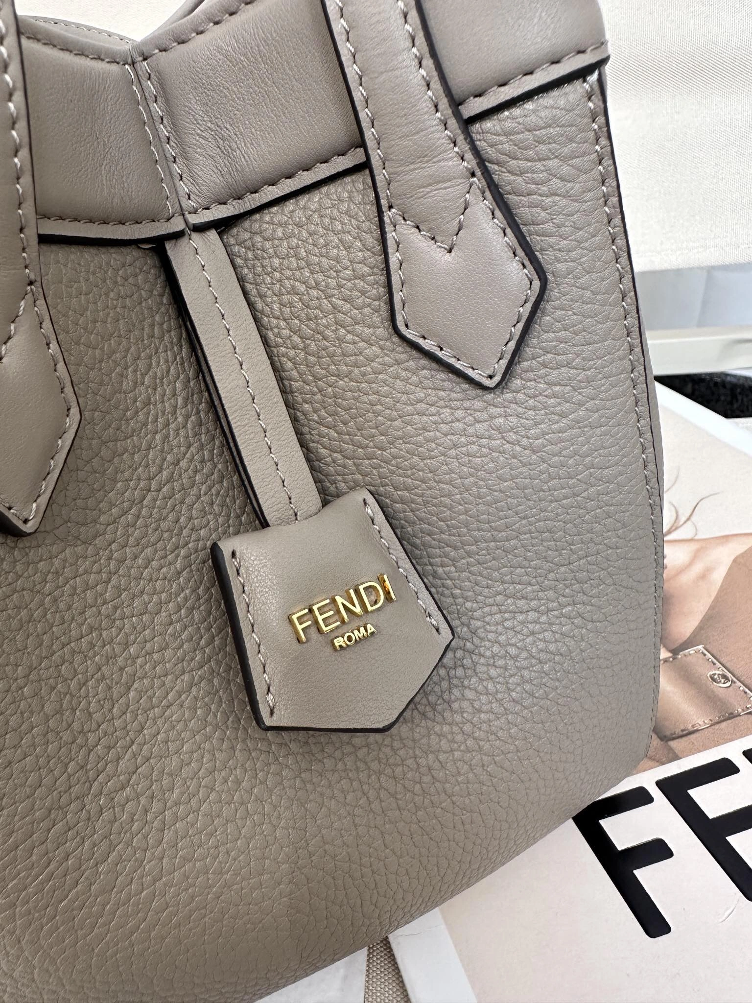 Effortless Fendi Bucket Bags 76822
