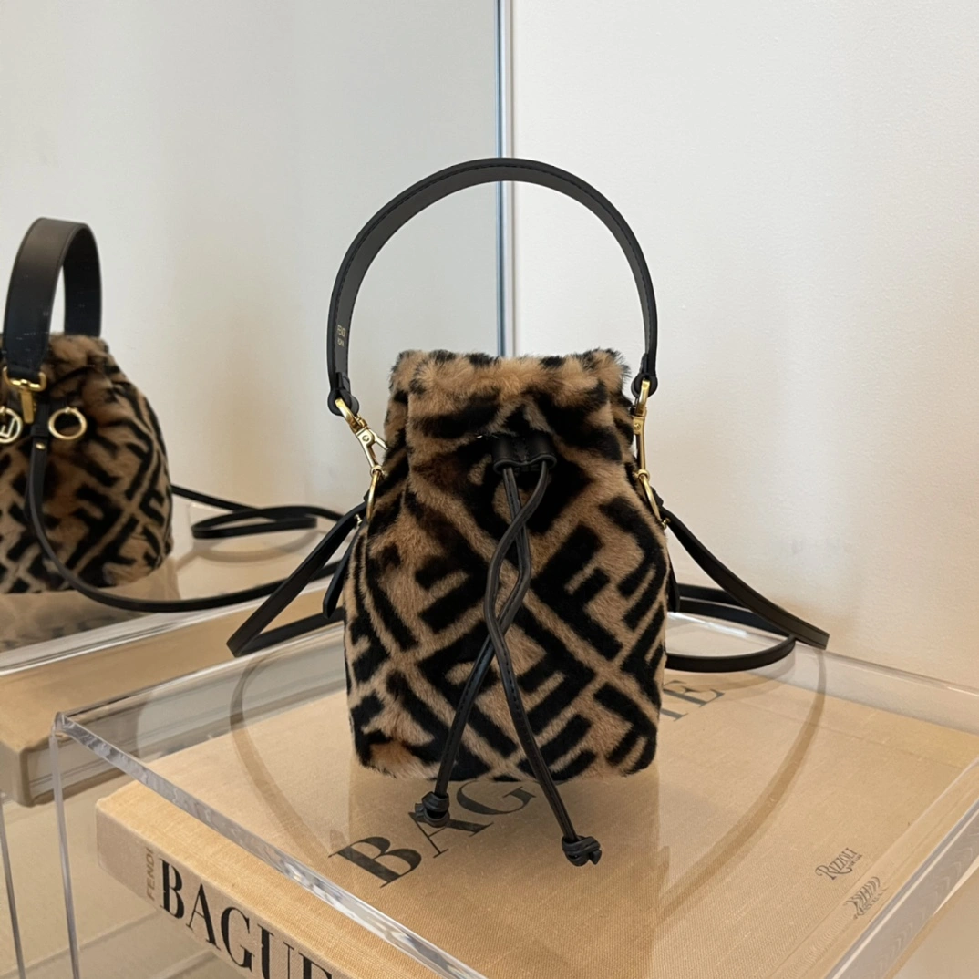 Affordable Fendi Bucket Bags 76824