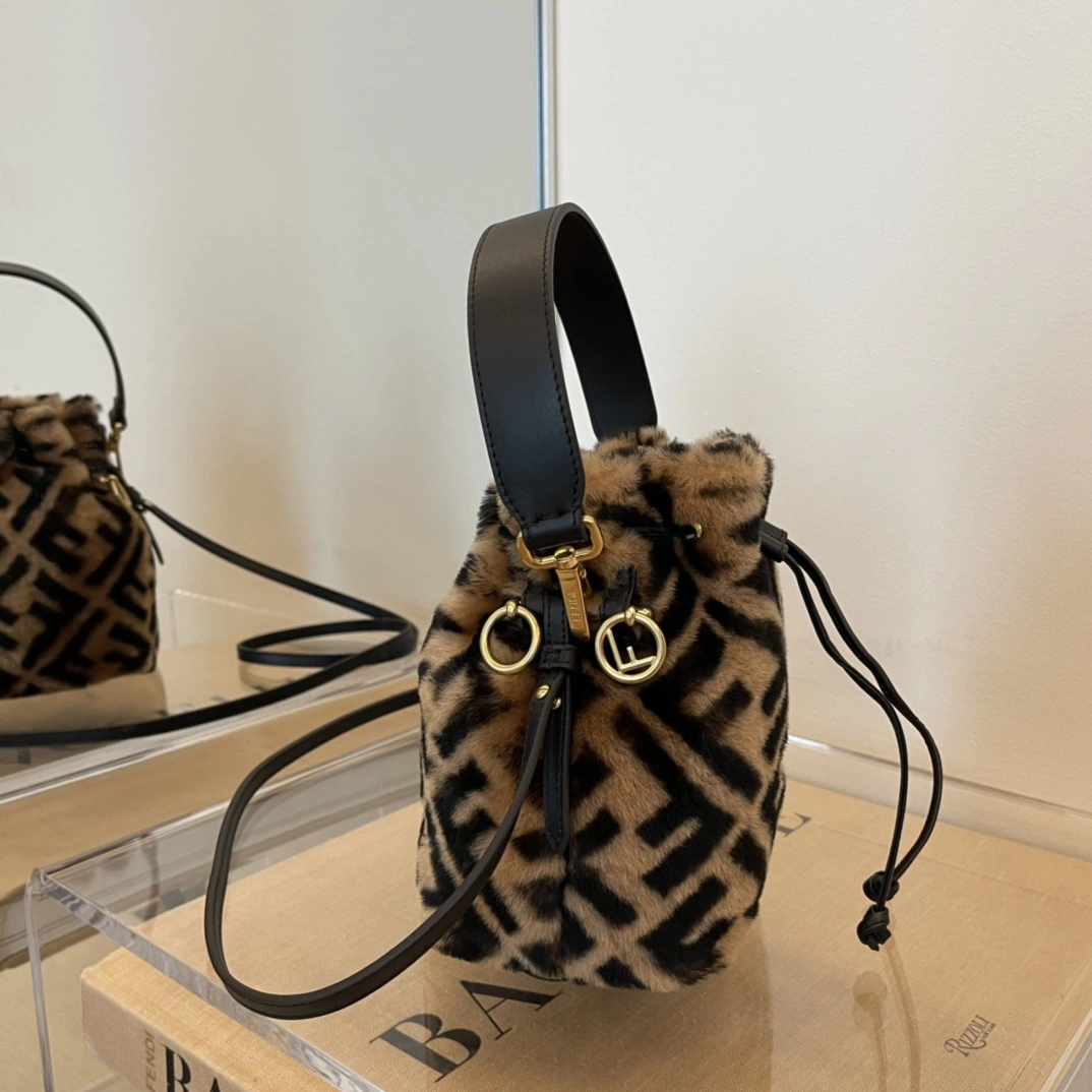 Affordable Fendi Bucket Bags 76824