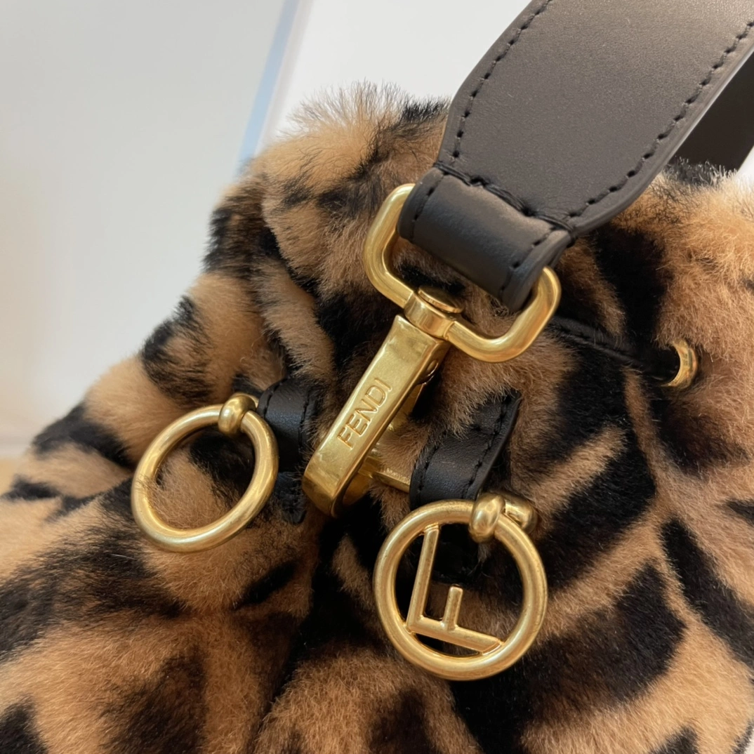 Affordable Fendi Bucket Bags 76824