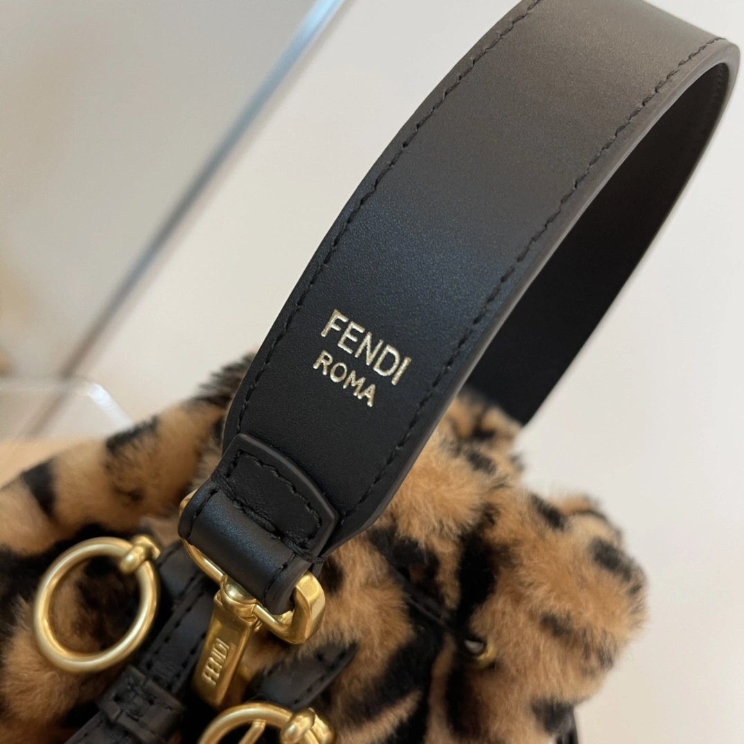 Affordable Fendi Bucket Bags 76824