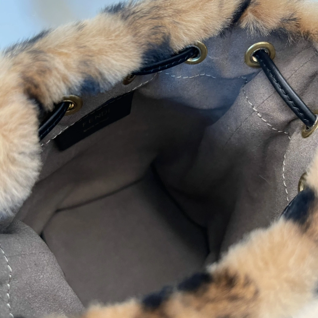 Affordable Fendi Bucket Bags 76824