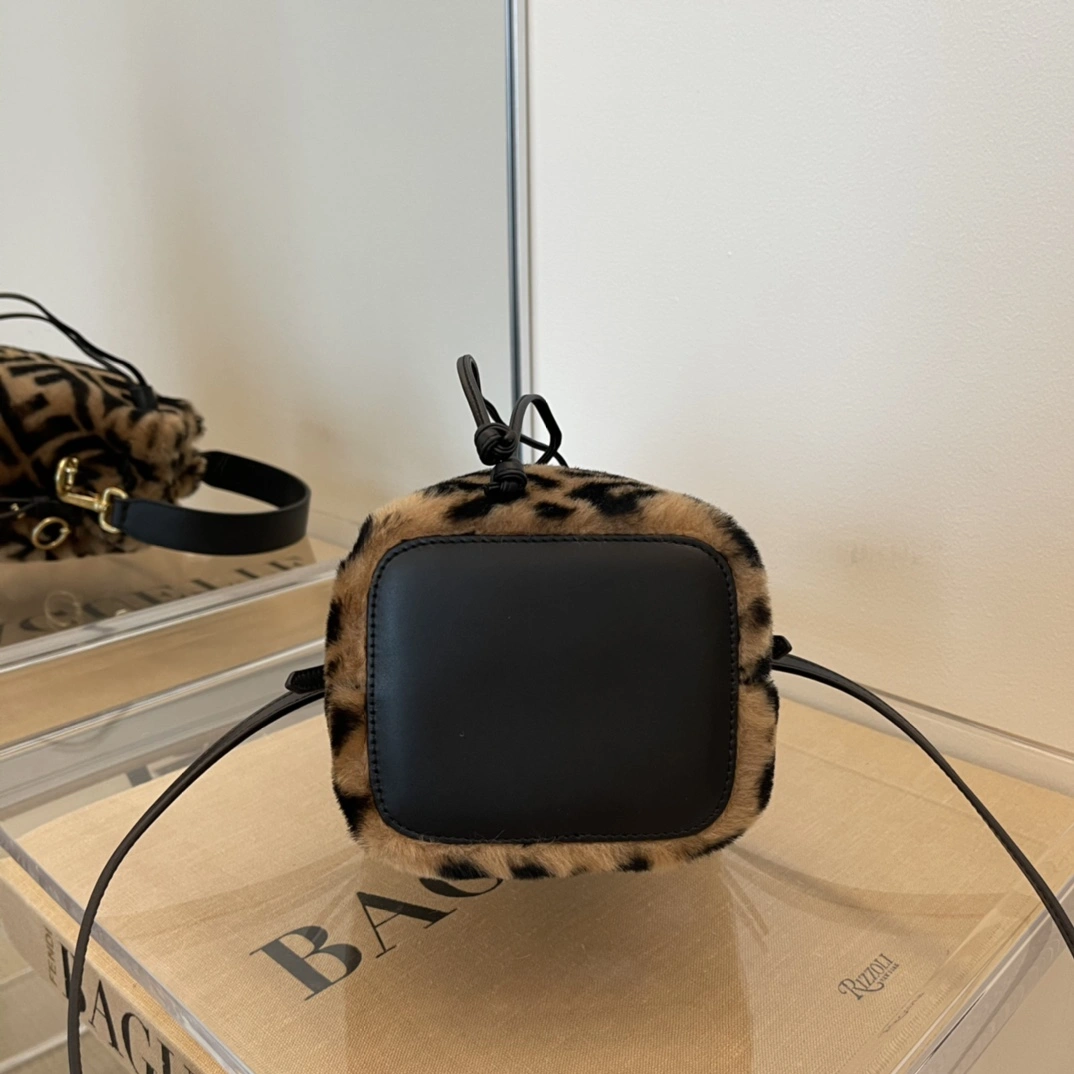 Affordable Fendi Bucket Bags 76824