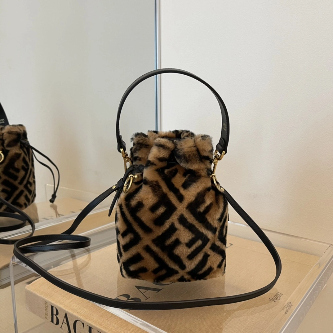 Affordable Fendi Bucket Bags 76824