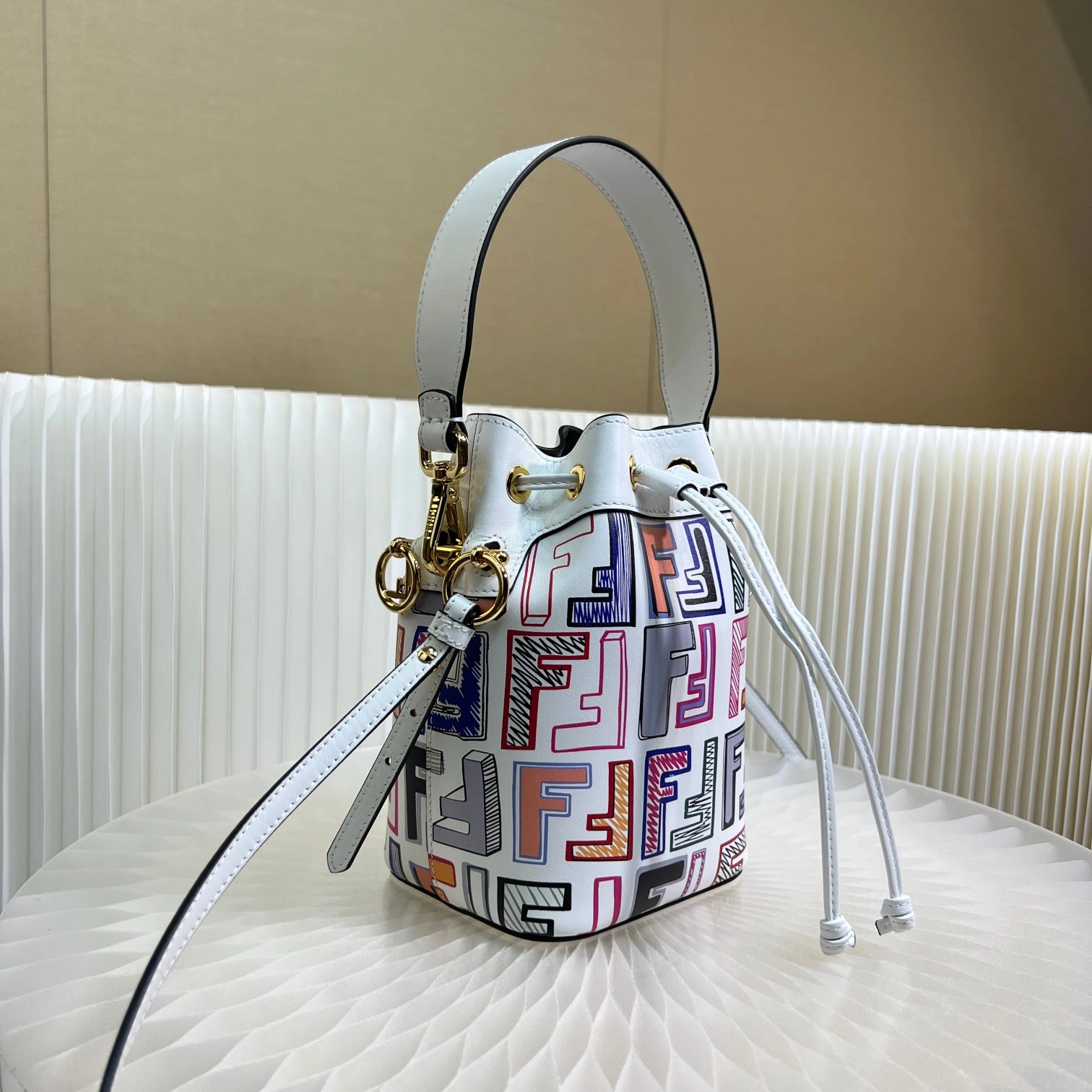 Stylish Fendi Bucket Bags 76840