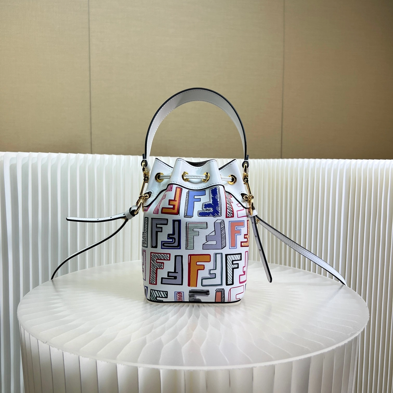 Stylish Fendi Bucket Bags 76840