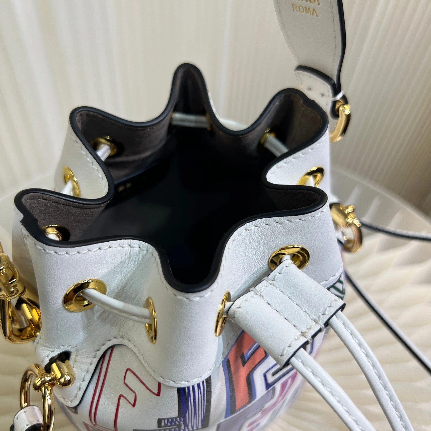 Stylish Fendi Bucket Bags 76840