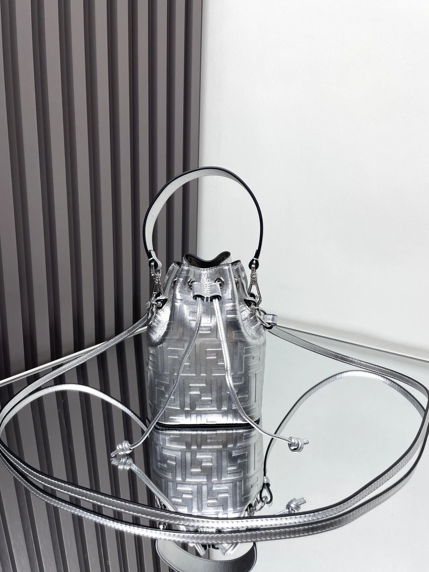 Resilient Fendi Bucket Bags 69923