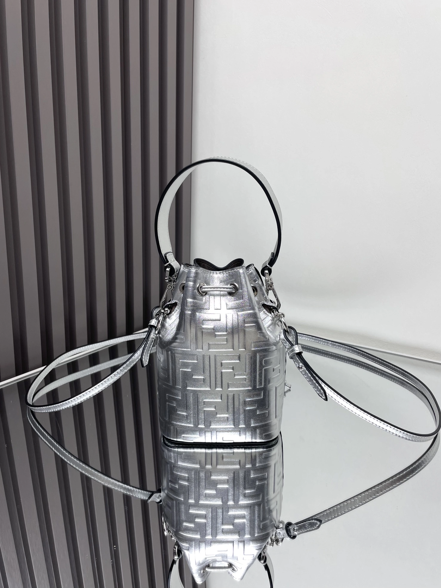 Resilient Fendi Bucket Bags 69923